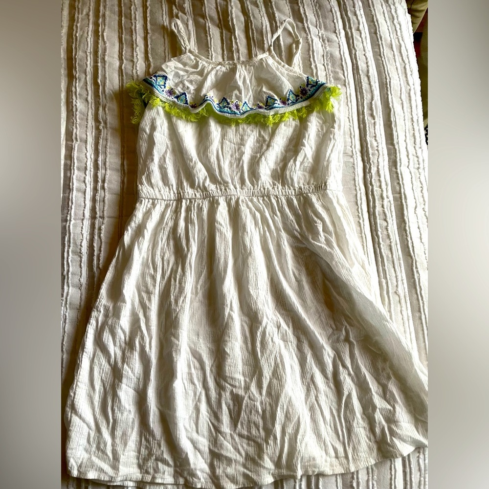 Super cute white beach cover up. Perfect for summer.